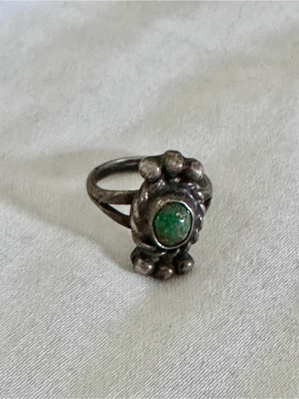 Vintage Navajo native American Sterling silver green stone pinky ring